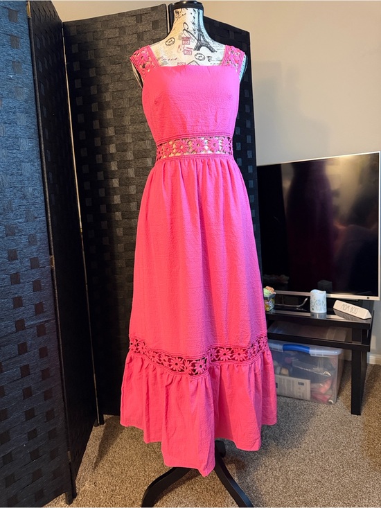 Dresses & Skirts - Pink Lace Trim Dress